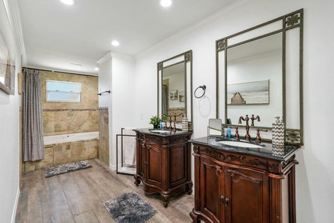 Upstairs Bathroom 2