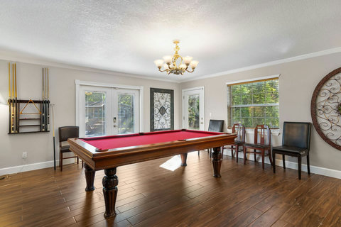 Dining Room/Pool Table