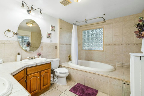 Upstairs Hallway Bathroom