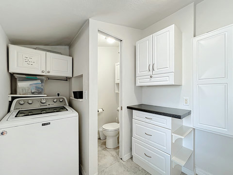 Laundry Room / 1/2 Bath