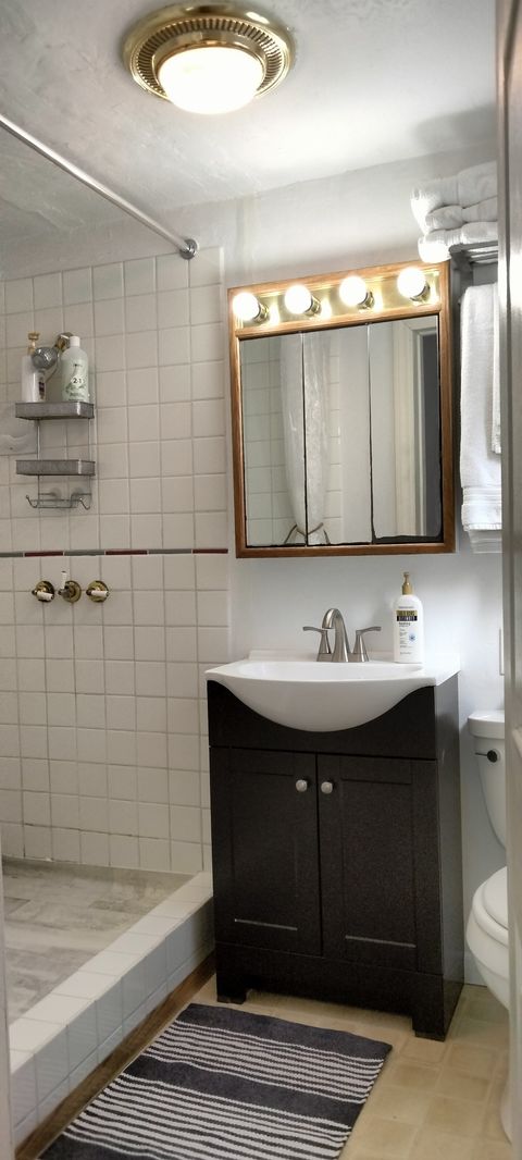 Studio Bathroom 3