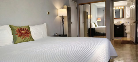 Studio Bedroom5