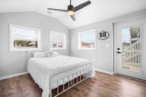 Queen bedroom with access to the side deck. 