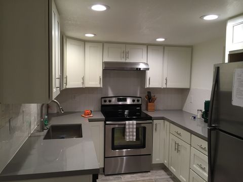 Full gourmet kitchen for your cooking enjoyment!