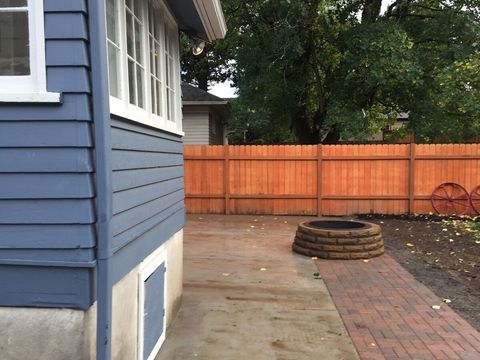 Backyard area with Firepit