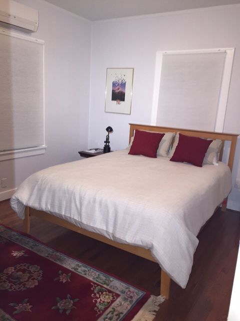 Very comfy and cozy Queen-sized bedroom....located on the main/first floor.