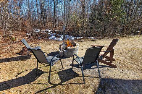 Woodland fire pit with seating—perfect for s’mores & stargazing