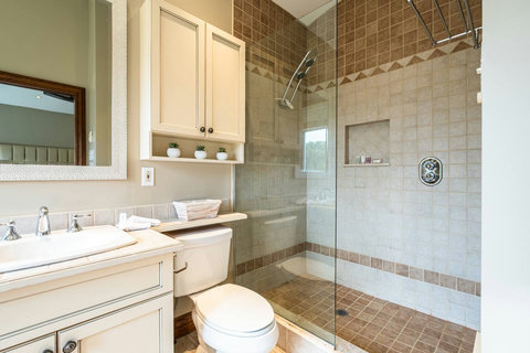 Master private bathroom