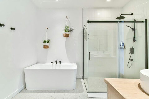 Primary Ensuite – A spa-inspired retreat with soaking tub, walk-in rain shower, and double vanities.