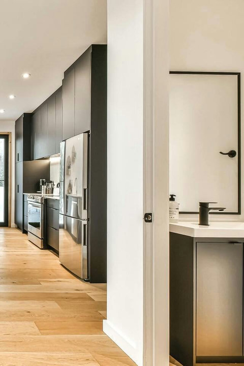 Half Bathroom – A modern powder room located just inside the front door, offering stylish convenience throughout your stay.