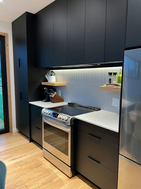 Cook in style with a fully equipped modern kitchen featuring sleek cabinetry and premium appliances.