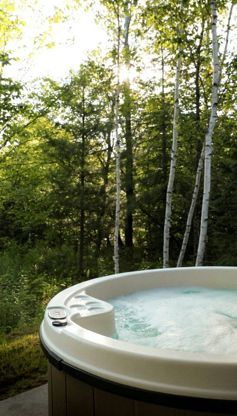 Relax in the LumiHaus spa with panoramic views of the surrounding forest. Taken 07/2025.