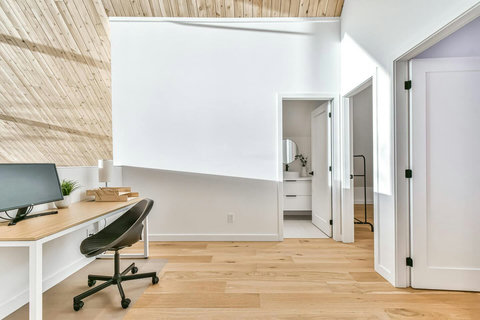 Work, stretch, or recharge in this versatile upstairs space.