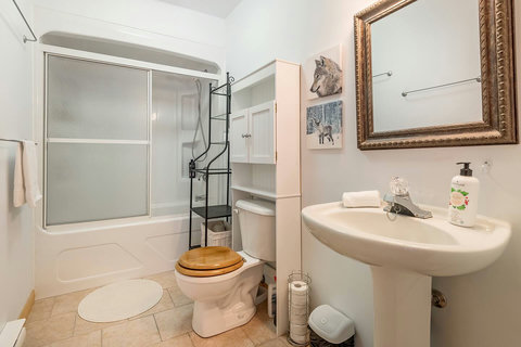 Lower Ground: Bathroom