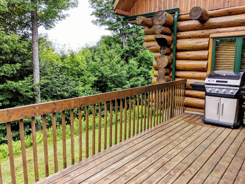 Main floor: Balcony with BBQ