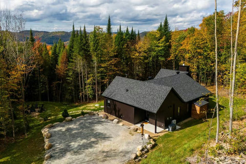 View of the main entrance.
