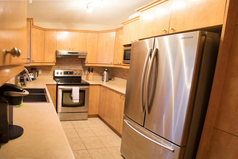 Full Kitchen, Main floor