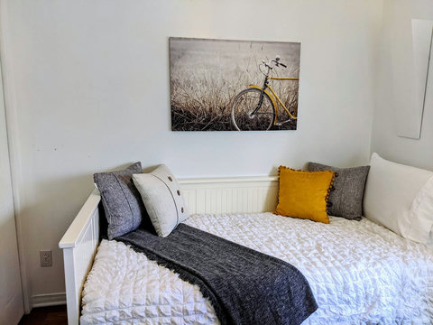 Daybed that turns into a king size bed