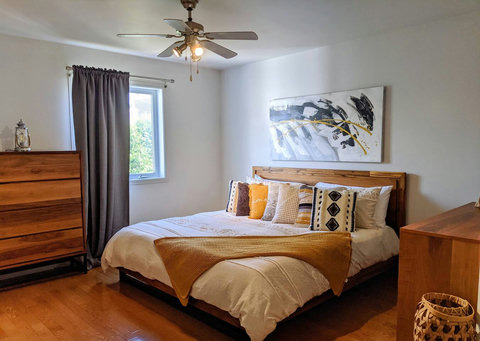 Master bedroom, King size bed (view from bedroom entrance door)