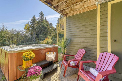 Hot Tub (Available All-Year long). Lower ground Terrace.