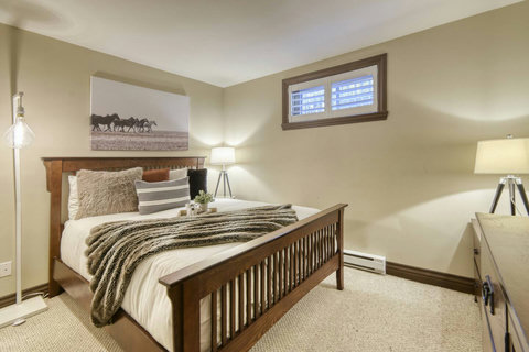 Queen size bedroom (Lower ground floor), view from bedroom door