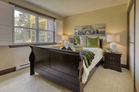 Queen size bedroom with large window (Lower ground floor)