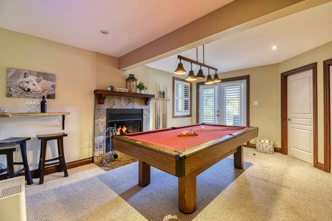 Pool Table with Bar Stools & Flat Smart TV (lower ground floor)