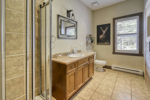 Full Bathroom with Dry sauna (Main floor)