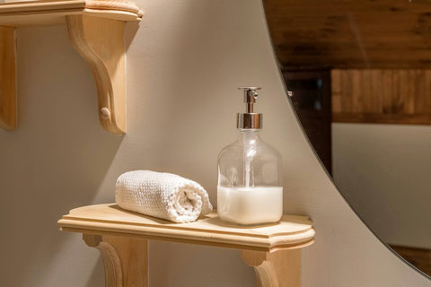 Mezzanine bathroom close-up