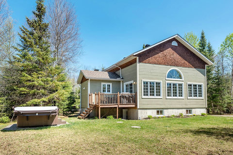 Chalet view with spa in nature - 43 sq ft land