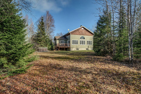 Chalet side view from the firepit