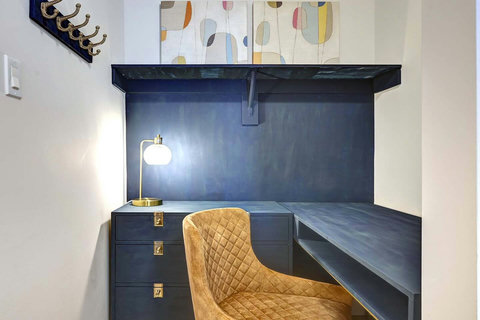 Ensuite office space in Queen bedroom #2