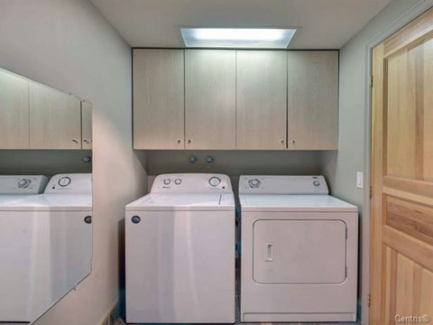 Laundry room (washer & dryer)
