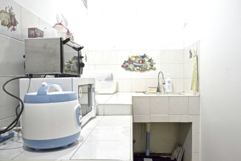 Full kitchen