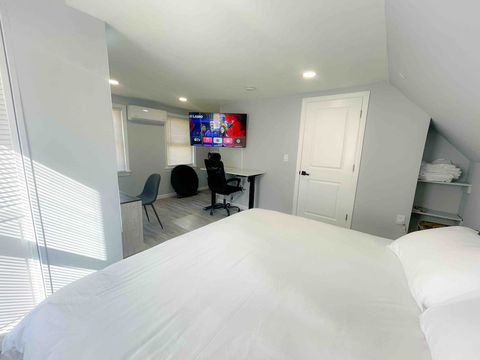 King size bed in a large spacious bedroom. Large walk in closet, LED full length mirror, dresser with led makeup mirror, adjustable stand up desk,  ergonomic chair, independent split air conditioning and heating unit, large 50 inches TV with Apple TV