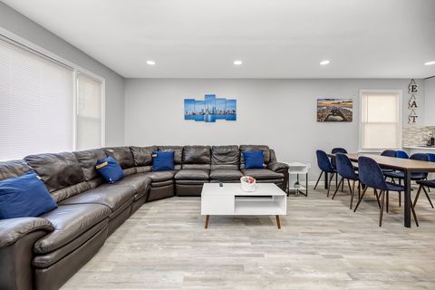 Your whole crew fits in one room — sink into the oversized leather sectional after a day in NYC while the dining table seats 8, all under NYC skyline wall art in this open-concept first floor.
65” Samsung LED TV with a sound bar, YouTube TV and more