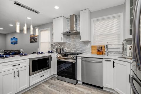 Well equipped large kitchen with quartz  countertop, breakfast bar, stainless steel range with oven, microwave, refrigerator/freezer and dishwasher. Toaster, Ninja blender, Keurig coffee machine with a great selection of Coffee; Starbucks, Dunkin etc