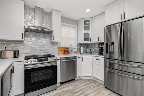 Well equipped large kitchen with quartz  countertop, breakfast bar, stainless steel range with oven, microwave, refrigerator/freezer and dishwasher. Toaster, Ninja blender, Keurig coffee machine with a great selection of Coffee; Starbucks, Dunkin etc