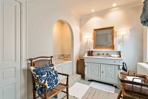 Luxe bathroom with all amenities