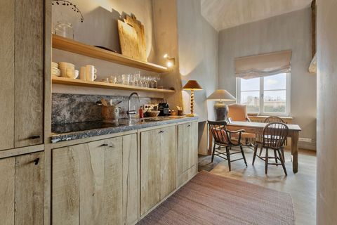 Overview kitchen & dining room