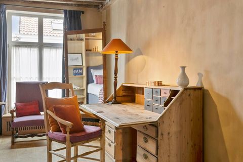 Bedroom with big mirror and desk