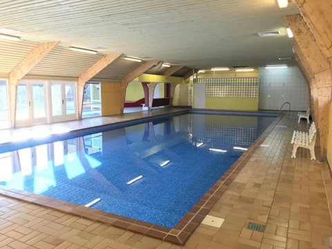The chalet offers a children's playground. Guests can swim in the indoor pool, relax in the garden, or go hiking.