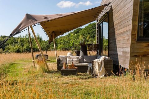 Stel je eens voor dat je wakker wordt in een comfortabel en gezellig tiny house, omringd door de natuur en het geluid van schapen  die grazen in de omgeving.