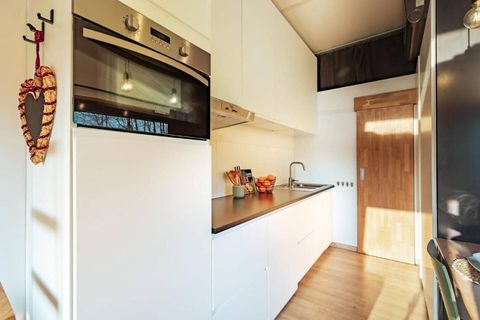 Je kunt genieten van de prachtige omgeving en de rustige sfeer terwijl je ontspant in je eigen kleine huisje.