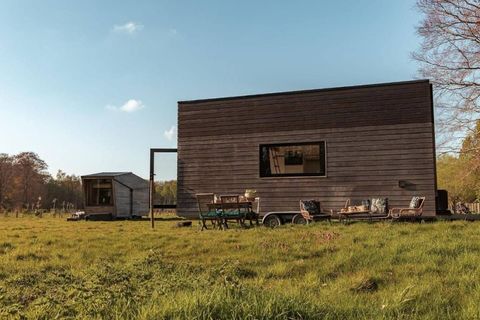 Als je op zoek bent naar een unieke manier om te ontsnappen aan de drukte van het dagelijkse leven, dan zijn de Slow Cabins en Tiny Houses in de natuur rond Beernem een fantastische optie.