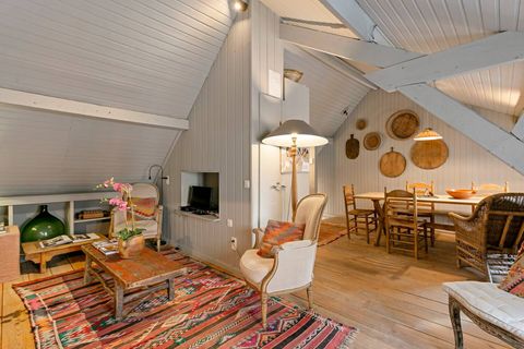 overzicht van eetkamer en zithoek