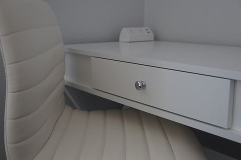 Work desk with comfortable adjustable chair 