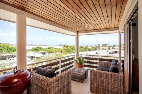 Balcony with loungeset.