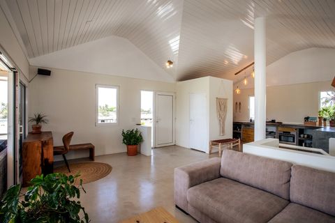 Stylish large livering room.
