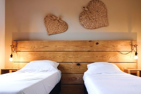 Third bedroom with two seperate twin-sized beds.